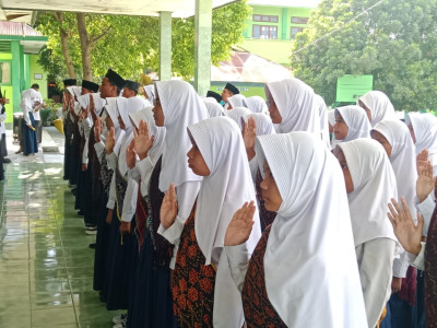Pelantikan Pengurus OSIM MTs Negeri 1 Ende Masa Bakti 2025/2026